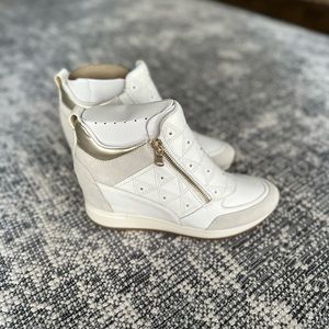 NEW Espira Geox White and Gold Platform Sneakers Size 9